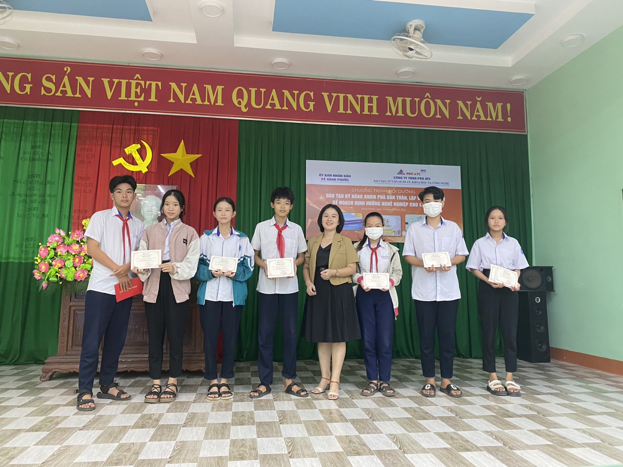 Đào tạo kỹ năng khám phá bản thân, lập và thực hiện kế hoạch định hướng nghề nghiệp cho hoạch sinh lớp 9 Trường THCS Phạm Văn Đồng