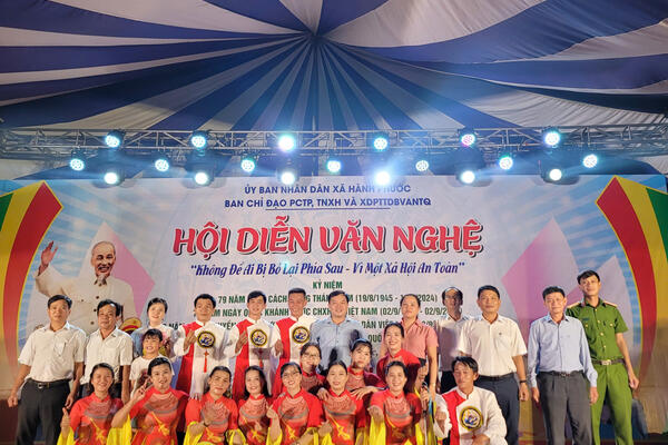 Hội diễn văn nghệ "Không để ai bị bỏ lại phía sau - Vì một xã hội an toàn"
